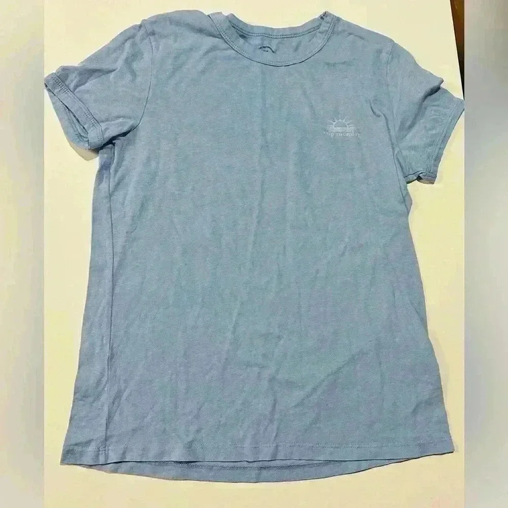 EUC Women’s Vineyard Vine SS Tee, “Skip Monday” Size M Cotton/Polyester Blend - Picture 1 of 2